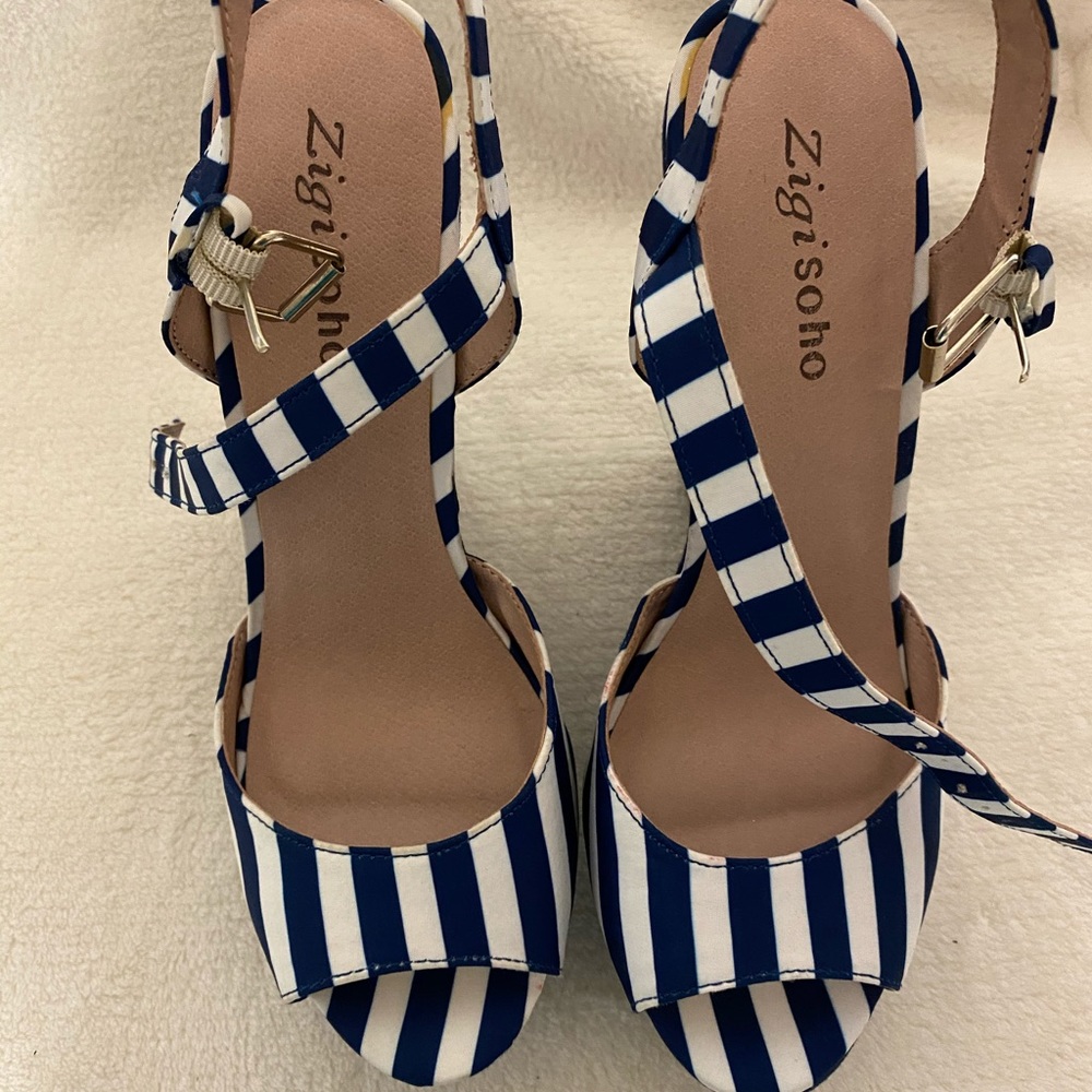Shoes - Picture 7 of 8